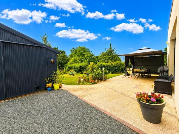 PLAIN-PIED RÉNOVÉ - 3 CHAMBRES AVEC SPA ET HANGAR DE 90 M²