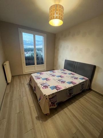 Appartement T3 64 m² dernier étage avec balcon, loggia et cave. Vue dégagée à Gardanne