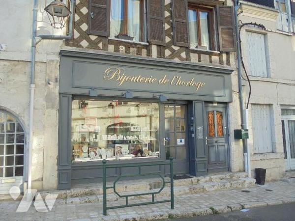 Local commercial à vendre à Beaugency (45190), Loiret (45)

Ce bien immobilier est constitué ...