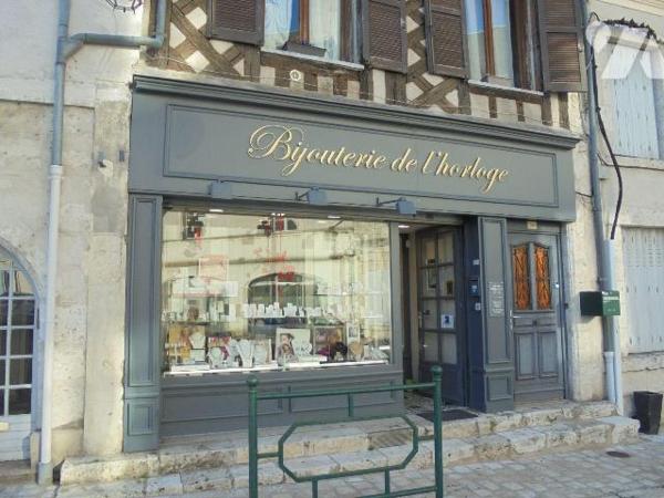 Local commercial à vendre à Beaugency (45190), Loiret (45)

Ce bien immobilier est constitué ...