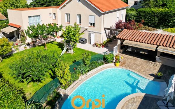 Maison à vendre    5 pièces • 330 m2 Marseille 12