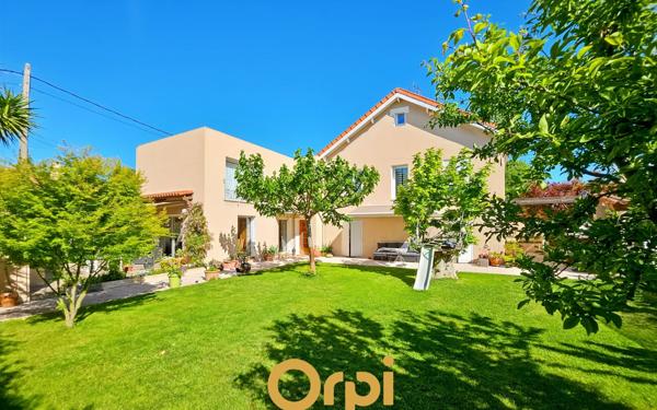 Maison à vendre    5 pièces • 330 m2 Marseille 12