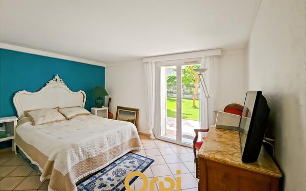 Maison à vendre    5 pièces • 330 m2 Marseille 12