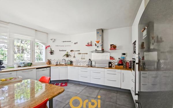 Maison à vendre    5 pièces • 330 m2 Marseille 12