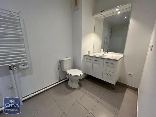 Appartement à louer 2 pièces 59.6m² Orléans (45100)