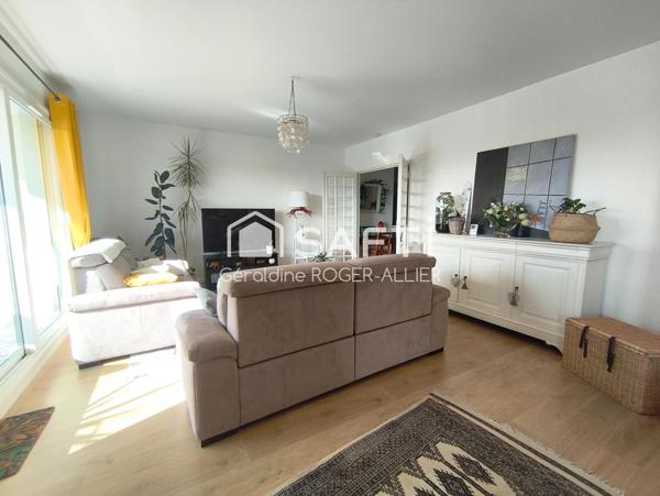 Lumineux T4 avec de beaux volumes et balcons.