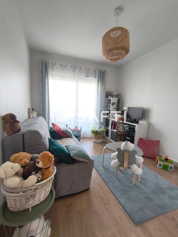 Lumineux T4 avec de beaux volumes et balcons.