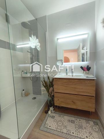 Lumineux T4 avec de beaux volumes et balcons.