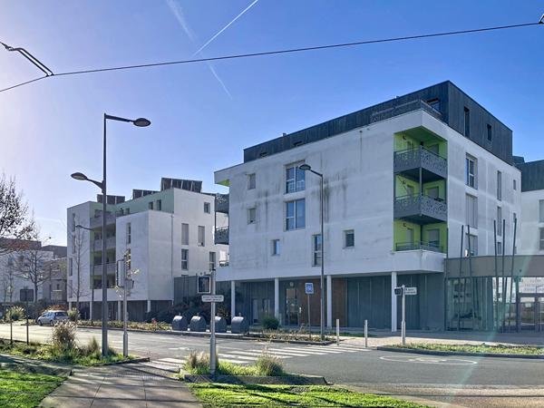 A vendre Angers Plateau Mayenne. Appartement type 3. 2 chambres, terrasse et ascenseur plus parking en sous-sol.