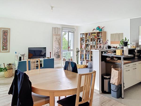 A vendre Angers Plateau Mayenne. Appartement type 3. 2 chambres, terrasse et ascenseur plus parking en sous-sol.