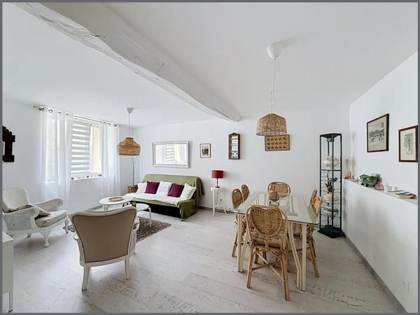 Maison de bourg de plain-pied, une chambre, état impeccable