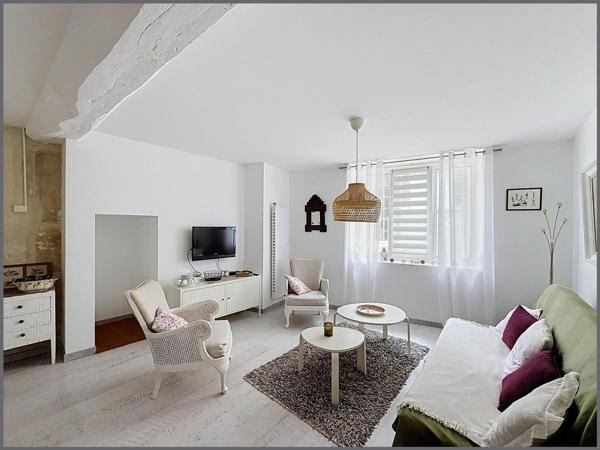 Maison de bourg de plain-pied, une chambre, état impeccable
