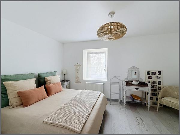 Maison de bourg de plain-pied, une chambre, état impeccable