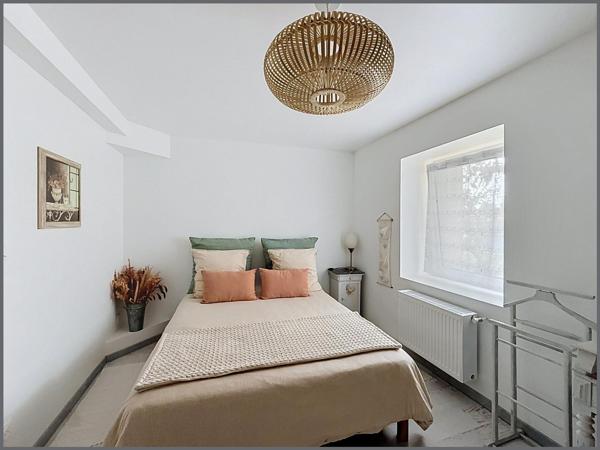 Maison de bourg de plain-pied, une chambre, état impeccable