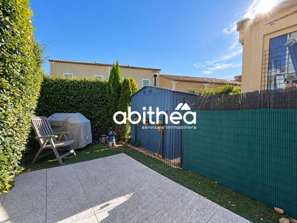 Maison type 2 en duplex avec jardin et stationnement dans une résidence sécurisée