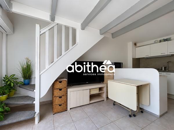 Maison type 2 en duplex avec jardin et stationnement dans une résidence sécurisée