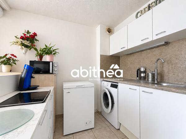 Maison type 2 en duplex avec jardin et stationnement dans une résidence sécurisée