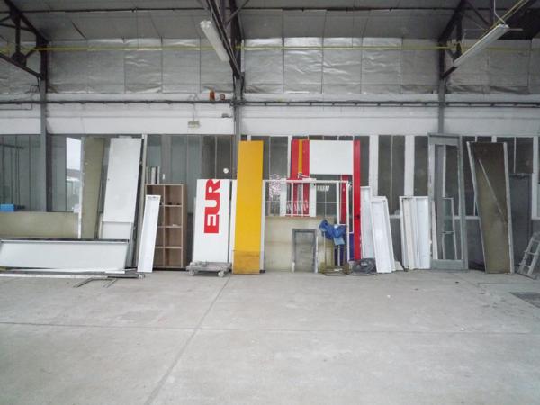 CHATEAU THIERRY (02) à vendre face à la gare, bâtiment industriel de 505 m2 avec bureaux et sanitaires