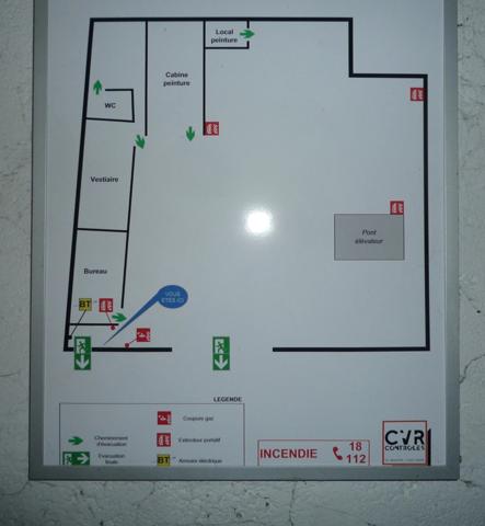 CHATEAU THIERRY (02) à vendre face à la gare, bâtiment industriel de 505 m2 avec bureaux et sanitaires