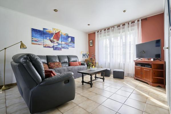 MAISON FAMILLIALE - 5 CHAMBRES - DOUBLE GARAGE