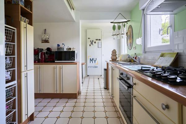 MAISON FAMILLIALE - 5 CHAMBRES - DOUBLE GARAGE