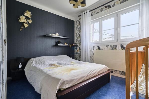 MAISON FAMILLIALE - 5 CHAMBRES - DOUBLE GARAGE