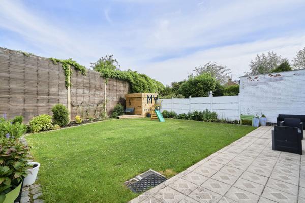 MAISON FAMILLIALE - 5 CHAMBRES - DOUBLE GARAGE