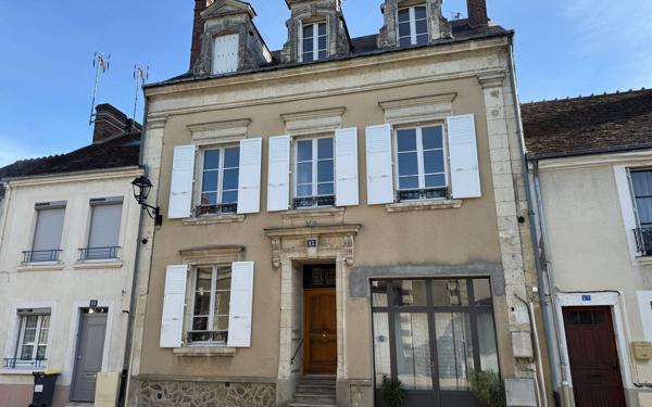 Maison à vendre    8 pièces •  Nogent-le-Rotrou