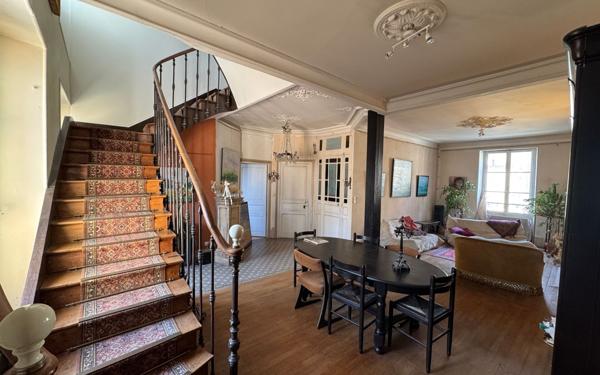 Maison à vendre    8 pièces •  Nogent-le-Rotrou