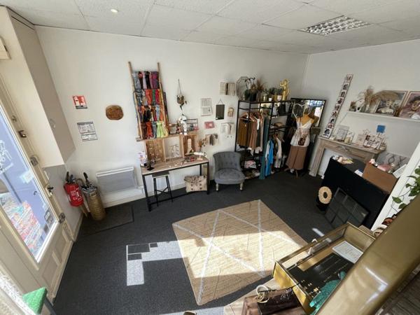Immeuble à vendre 135 000 € Saint-Astier 8 p 180 m² DPE C