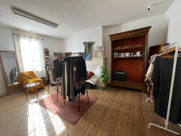 Immeuble à vendre 135 000 € Saint-Astier 8 p 180 m² DPE C