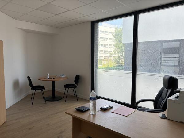 BUREAUX COMMERCIAUX A LOUER - QUARTIER REPUBLIQUE