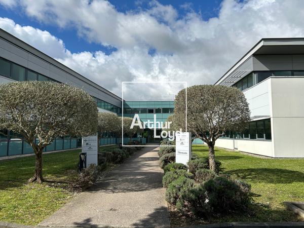 Bureaux à louer à Labège dans immeuble récent avec accès PMR et parkings