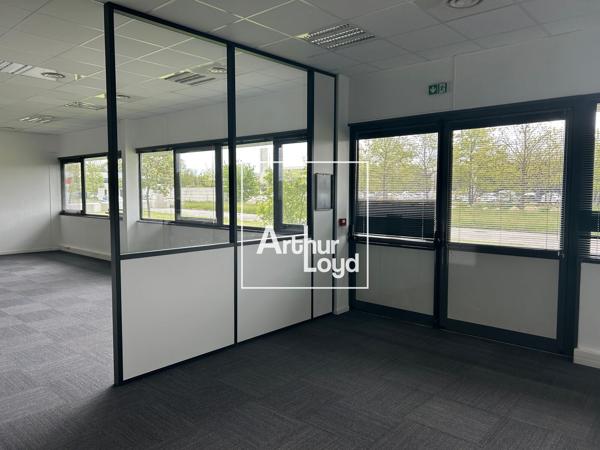 Bureaux à louer à Labège dans immeuble récent avec accès PMR et parkings