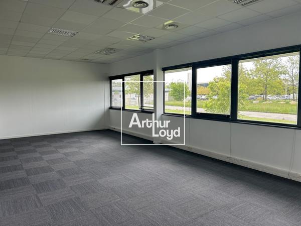 Bureaux à louer à Labège dans immeuble récent avec accès PMR et parkings