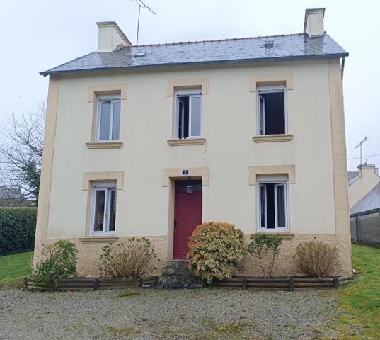 29970 Trégourez maison de bourg charmante avec 3  chambres , pas de vis à vis, joli jardin