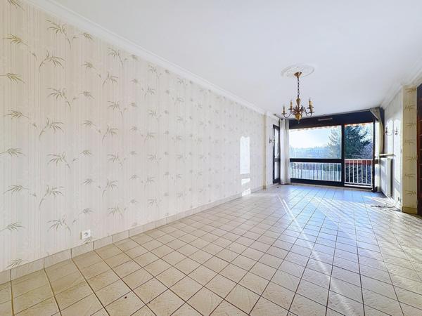 Les Tourettes, T4 traversant, balcons et vue Vercors, stationnements, ascenseur, calme