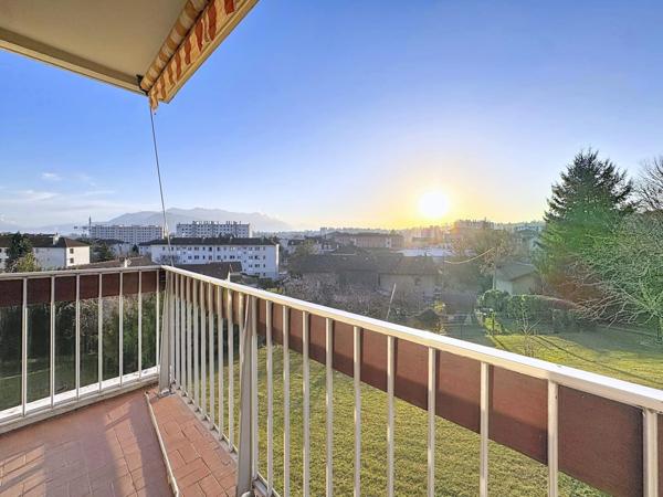 Les Tourettes, T4 traversant, balcons et vue Vercors, stationnements, ascenseur, calme