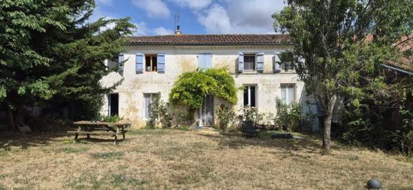 Ensemble immobilier 2 maisons, écurie, prairie