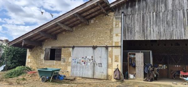 Ensemble immobilier 2 maisons, écurie, prairie