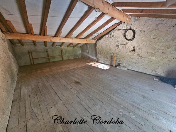 Maison à vendre avec fort potentiel 1 pièce LAVARDAC (47)