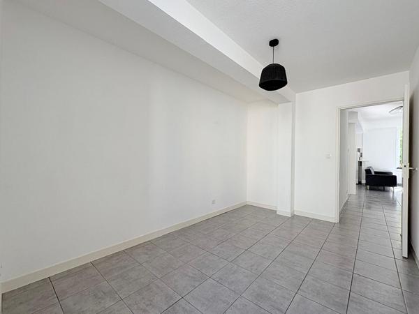 À LOUER SUPERBE APPARTEMENT MEUBLÉ AU COEUR DE COUSANCE (39) proche Lons-le-Saunier