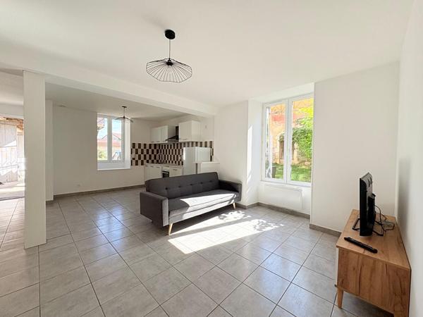 À LOUER SUPERBE APPARTEMENT MEUBLÉ AU COEUR DE COUSANCE (39) proche Lons-le-Saunier