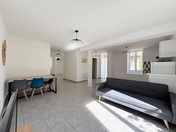 À LOUER SUPERBE APPARTEMENT MEUBLÉ AU COEUR DE COUSANCE (39) proche Lons-le-Saunier