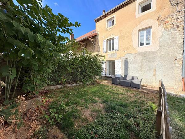 À LOUER SUPERBE APPARTEMENT MEUBLÉ AU COEUR DE COUSANCE (39) proche Lons-le-Saunier