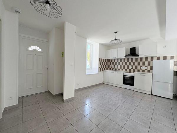 À LOUER SUPERBE APPARTEMENT MEUBLÉ AU COEUR DE COUSANCE (39) proche Lons-le-Saunier