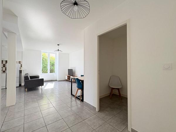 À LOUER SUPERBE APPARTEMENT MEUBLÉ AU COEUR DE COUSANCE (39) proche Lons-le-Saunier