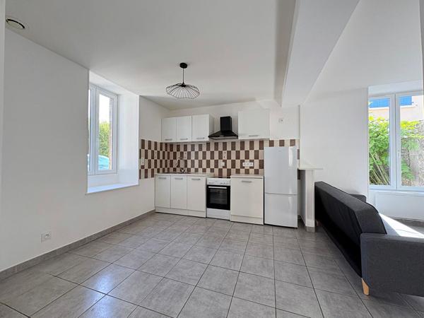 À LOUER SUPERBE APPARTEMENT MEUBLÉ AU COEUR DE COUSANCE (39) proche Lons-le-Saunier