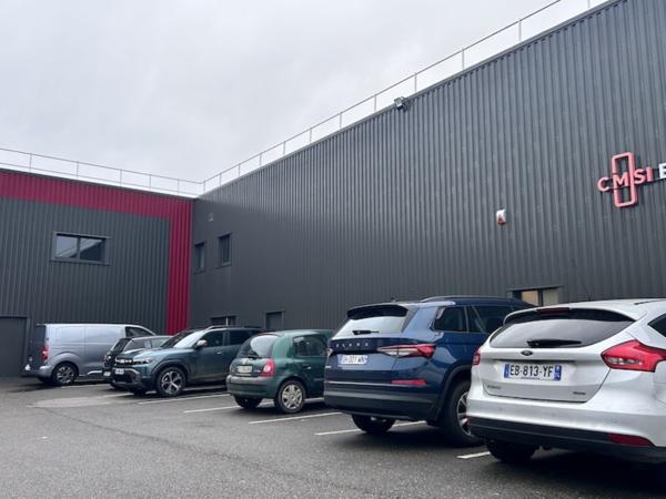 BOURG SUD - SORTIE D'AUTOROUTE - BUREAUX NEUFS À LOUER