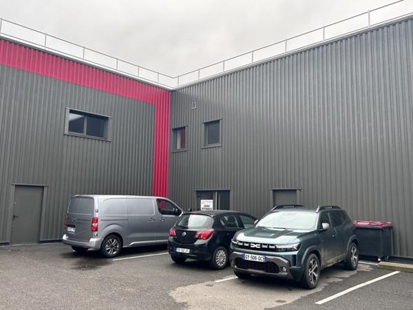 BOURG SUD - SORTIE D'AUTOROUTE - BUREAUX NEUFS À LOUER